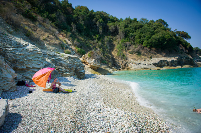 Plaża między Ksamil a Sarandą